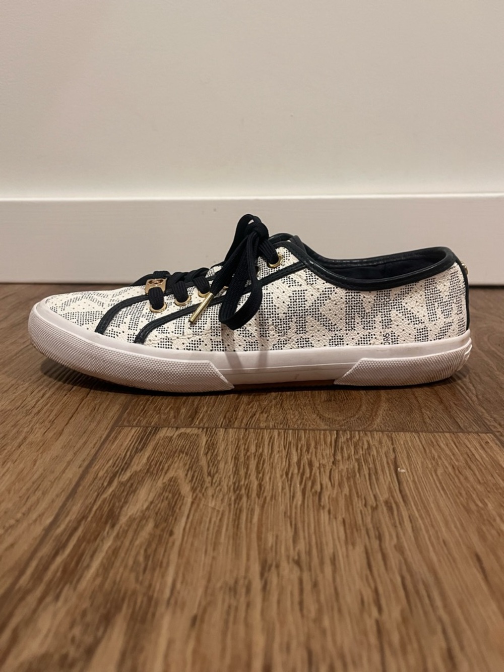 Michael Kors Boerum Sneaker in White/Navy - Picture 10 of 12